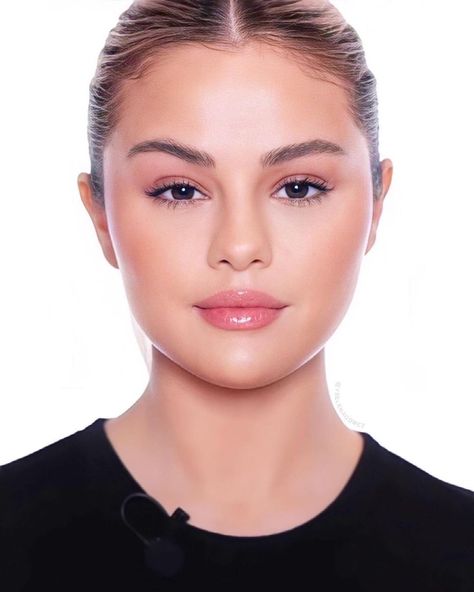 Selena Gomez Face Shape, Round Face Celebrities, Selena Gomez Birthday, Hung Vanngo, Selena Gomez Makeup, Selena Gomez Album, Selena Gomez Photoshoot, Selena G, Round Face Shape