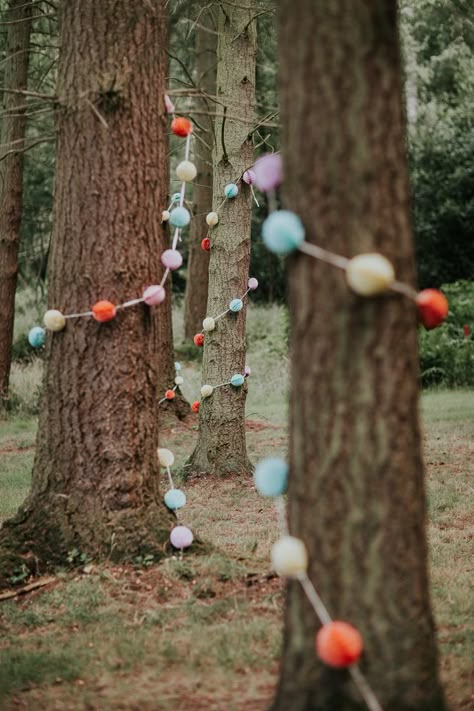 Camp Wedding Decorations, Summer Camp Wedding Reception, Summer Woodland Wedding, Garland Trees, Campy Wedding, Woodland Festival, Wedding Outdoor Decoration, Pom Pom Wedding, Camp Themed Wedding