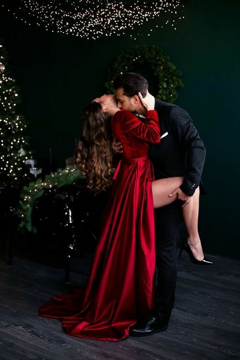 Elegant Christmas Photoshoot, Red Dresses For Valentines Day, Elegant Red Dresses, Dresses For Valentines Day, Best Evening Dresses, Christmas Poses, Christmas Family Photoshoot, Elegant Red Dress, Red Outfits