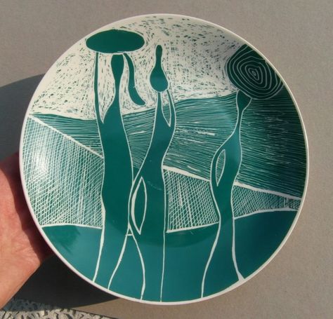 Ceramics Plate, Glazing Techniques, Sgraffito, Tile Art, Ceramic Plates, Clay Art, Art Classes, Table Design, Ceramics