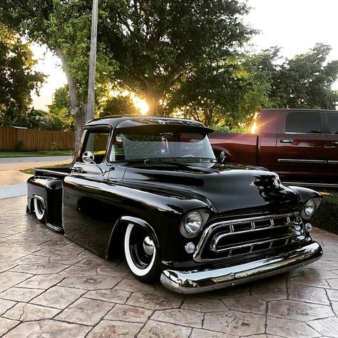 muscle cars on Instagram: “1957 Chevy 3100 _ #vehicle #classics #vehicles #instacars #car #americanmuscle #cars #horsepower #musclecar #classic #musclecar #classiccar” Grease Lightning, Futuristic Cars Concept, Antique Cars For Sale, 57 Chevy Trucks, Slammed Trucks, Chevy Apache, Single Cab Trucks, Futuristic Cars Design, Lowrider Trucks