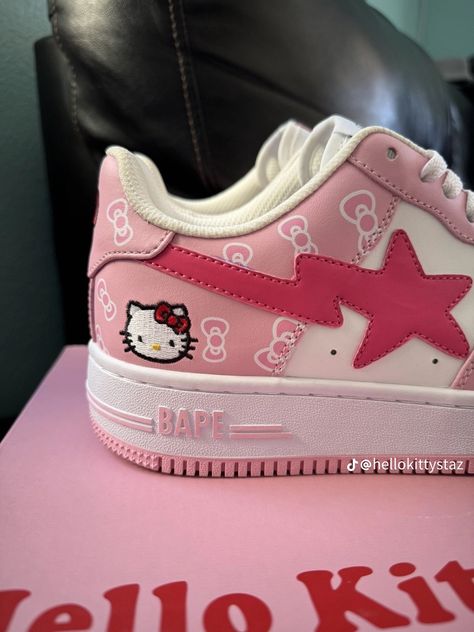 Hello Kitty Nike, Sanrio Stuff, Kitty Clothes, Kitty Items, Hello Kitty Clothes, Air Force 1s, Hello Kitty Party, Pink Hello Kitty, Hello Kitty Items