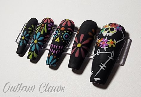 Celebrate Dia De Los Muertos with these cute Coco-style neon press ons! All Outlaw Claws are made with gel tips (not flimsy plastic!) & hand-painted with gel polish. All sets are reusable if cared for properly! Included in your Press On Nail Kit: -Set of 10 nails with your selected size, length, & shape -Nail glue -Nail file -Cuticle pusher -2x Alcohol wipes -1mL Outlaw Claws cuticle oil -1 Sheet (24 pieces) Double-sided Nail Glue Stickers SIZING & LENGTH Sizing Kits for each Length & Shape are Day Of The Dead Nail Art, Dia De Los Muertos Nail Ideas, Catrina Nails, Sugar Skull Nail Art, Skeleton Nail Art, Line Art Nails, Skull Nail Designs, Sugar Skull Nails, Press On Nail Kit