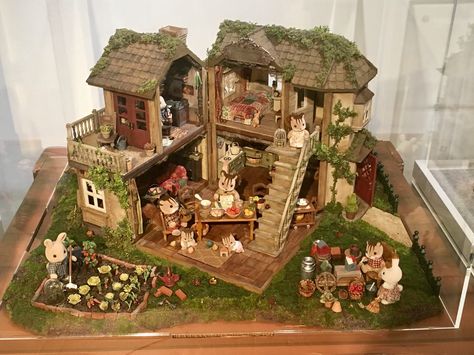 Diy Sylvanian Families, Sylvanian Families House Diy, Sylvanian Families Diy, Sylvanian Families Aesthetic, Sylvanian Family, Sylvanian Family House, Sylvanian Families Cottagecore, Sylvanian Families Custom House, Sylvanian Families House