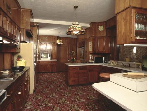 graceland-wood-kitchen-full Graceland House, Christmas At Graceland, Graceland Mansion, Elvis Presley House, Mansion Kitchen, Elvis Presley Priscilla, Elvis Graceland, Graceland Elvis, Elvis Presley Graceland