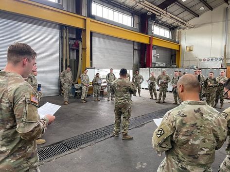 #SaturdayStandards This past week SGT Ration of the Baker Battery maintenance team provided a class on services and maintaining your service schedule to leaders from across the unit. Thank you SGT Ration! #Army #Military #Maintenance #Excellence #ControllingtheBest #MissionReady #SecondtoNone #ToughAsDiamonds Usa Army, American Soldier, Army Pics, Fun Sleepover Ideas, Sleepover Ideas, Evil People, Tactical Survival, New Photo Download, Wallpaper Nature