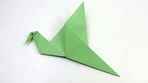 This video will show you how to make a paper flapping bird easy. Origami flapping bird making tutorial is so easy to follow for origami lover. I hope this video tutorial will help you to make diy paper bird easy with square paper. Beginners also love to make this origami cute paper bird that flaps wings. Origami Wings, Diy Paper Bird, Origami Cute, Origami Flapping Bird, Flapping Bird, Paper Bird, Cute Paper, Easy Origami, Paper Birds