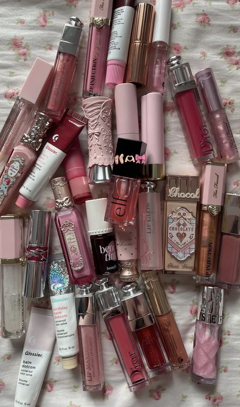 aesthetic lip gloss, lip stick, lip balm, etc Lip Products Aesthetic, Lip Gloss Collection, Makeup Is Life, Makeup Needs, Fancy Makeup, روتين العناية بالبشرة, Makeup Obsession, Luxury Makeup, Makeup Items