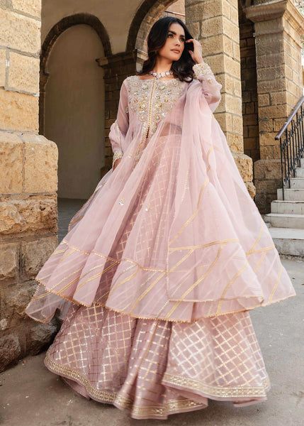 Pakistani Frocks, Wedding Frocks, Striped Tops, Tiered Dresses, Casual Party Outfit, Pakistani Wedding Dress, Lehenga Style, Pakistani Fancy Dresses, Beautiful Pakistani Dresses