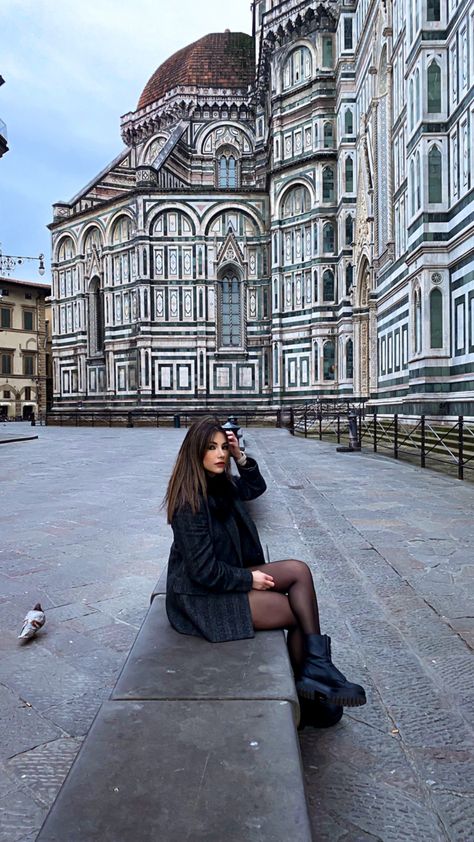 Florence Outfits Winter, Florence Italy Outfits March, Florence Winter Outfit, Florence Italy Outfits Winter, Florence Style, Florence Italy Picture Ideas, Florence Picture Ideas, Florence Photoshoot, Florence Italy Fashion