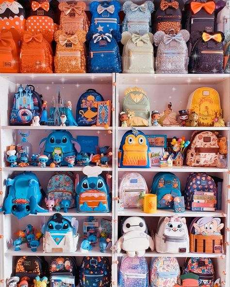 Disney Pin Collection Display, Loungefly Bag Aesthetic, Loungefly Collection Display, Loungefly Aesthetic, Backpack Display Ideas, Loungefly Bag Display, Disney Loungefly Backpack Display, Loungefly Display Ideas, Loungefly Display