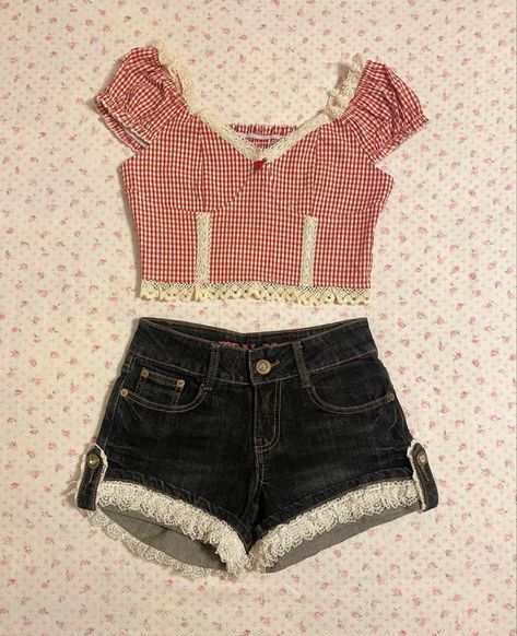 Coquette Cowgirl Outfit, Coquette Americana Outfits, Americana Aesthetic Fashion, 50s Aesthetic Fashion, Farmers Daughter Outfit, Americana Clothes, Vintage Americana Outfits, Americana Aesthetic Outfit, Vintage Americana Fashion