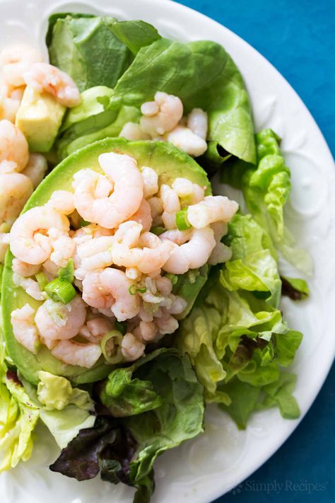 Easy shrimp and avocado salad, takes only 10 minutes to make! Pink shrimp and creamy avocado are a perfect match, especially with a crisp vinaigrette. #paleo #glutenfree #LowCarb On SimplyRecipes.com Bay Shrimp Salad, Shrimp Avocado Salad Recipe, Shrimp And Avocado Salad, Shrimp And Avocado, Shrimp Avocado Salad, Avocado Salad Recipes, Shrimp Avocado, Salad Recipes Video, Easy Shrimp