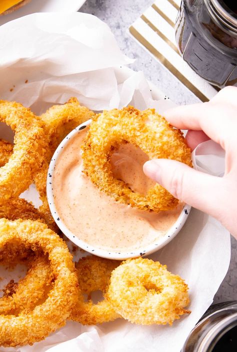 Onion Rings Homemade, Onion Rings Dipping Sauce, Onion Ring Sauce, Rings Homemade, Blooming Onion Sauce, Beaming Baker, Cajun Seasoning Recipe, Taco Dip Easy, Party Food Snacks