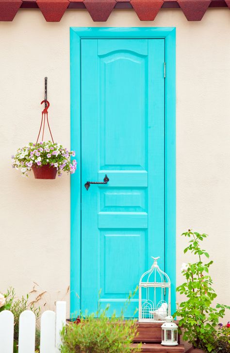 Welcoming Front Door, Welcoming Colors, Paint Your Front Door, Bright Front Doors, Neutral Coastal Decor, Interior Door Colors, Front Door Color, Tan House, Turquoise Door