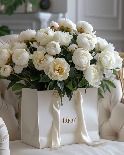 Old Money Flowers, Luxury Flower Arrangement, Birthday Flowers Bouquet, Money Flowers, Birthday Wishes Flowers, Rose Flower Wallpaper, Boquette Flowers, Flowers Bouquet Gift, Trendy Flowers