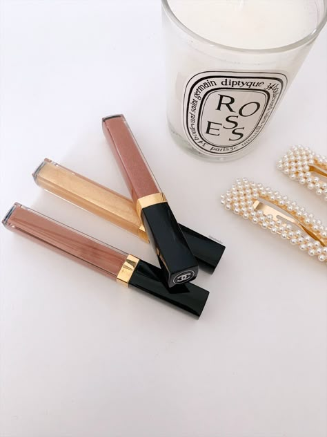 A review of the Chanel rouge coco lip gloss. Chanel Lip Gloss Aesthetic, Lip Gloss Chanel, Chanel Lipgloss, Luxury Lip Gloss, Gloss Chanel, Chanel Lip Gloss, Lip Gloss Review, Style Inspiration Minimalist, Cute Lip Gloss