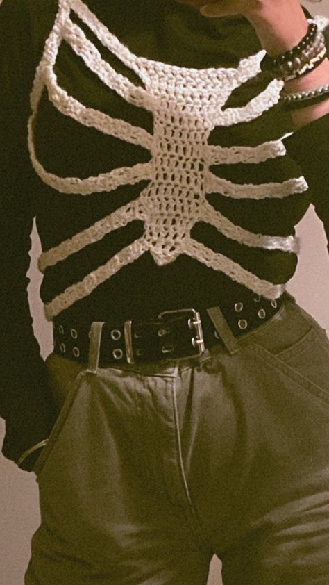 Crochet Skeleton Corset, Corset Top Fashion, Skeleton Corset, Crochet Skeleton, Crochet Festival, Corset Pattern, Knitting Machine Projects, Crochet Design Pattern, Crochet Fashion Patterns