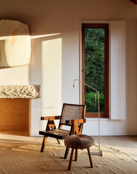 A vintage Chandigarh chair by Pierre Jeanneret offers a place to read in a corner of the bedroom. Chandigarh Chair, Shelter Island, Iconic Chairs, Ceramic Floor Tiles, Island House, Bachelor Pad, Pierre Jeanneret, Living Room Windows, Wood Ceilings