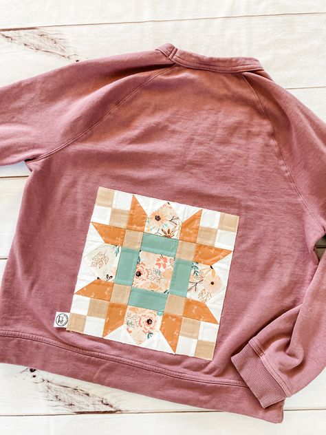 How to Attach a Quilt Block to a Sweatshirt Dress Up A Sweatshirt, Puffy Quilt, Sweatshirt Makeover, Quilting Digest, Quilt Shirt, Quilted Clothing, Applique Sweatshirt, Make A Quilt, Quilted Sweatshirt