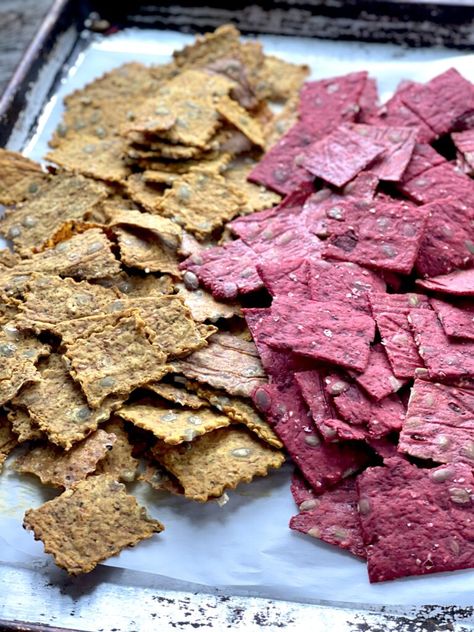 Beet Crackers, Homemade Crackers, Flaky Salt, Cracker Recipes, Healthy Bites, Everything Bagel, Poppy Seeds, Gluten Free Flour, Sans Gluten