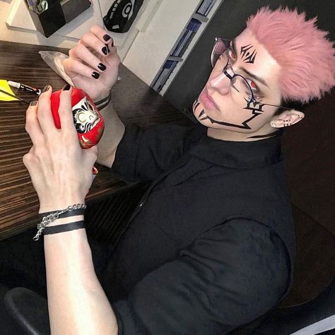 THE GLASSESSSJSJCKFLSK Villain Lady, Jjk Cosplay, Sukuna Cosplay, Cosplay Boy, Snk Cosplay, Zoro One Piece, Pretty Skin, Naruto Funny, Pose Reference Photo