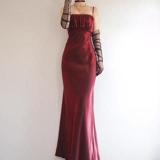 Dark Red Dress Long Elegant, Dark Red Dress Long, Vampy Dress, Red Hoco Dress, Retro Red Dress, Goth Prom Dress, Vamp Goth, Dark Red Dress, Masquerade Outfit