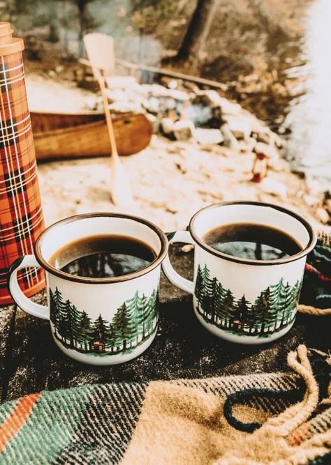 Camping Inspiration, Camping Aesthetic, Deco Originale, Chur, Mountain Climbing, Granola Girl, Cabin Life, Canoeing, Enamel Mug