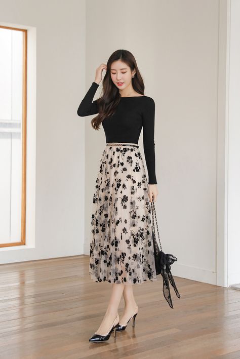 Modesty Dress, Long Skirt Fashion, Korean Fashion Dress, Dresses For Girls, Elegante Casual, 가을 패션, Classy Dress, Elegant Outfit, Trendy Dresses