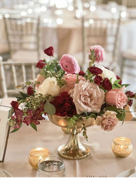 Burgundy And Pink Floral Arrangement, Bridal Shower Decorations Burgundy, Blush Pink And Burgundy Centerpieces, Burgundy Bridal Shower Centerpieces, Burgundy Rose Centerpiece, Pink And Burgundy Centerpieces, Burgundy Blush And Gold Wedding Centerpieces, Maroon Floral Arrangements, Mulberry Wedding Decor