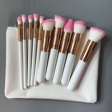 Makeup Tools Photography, Types Of Brushes, Kabuki Makeup, Makeup Tools Products, Make Up Brush Set, Foundation Brushes, Kabuki Brush, Cosmetic Brush, Makeup Store