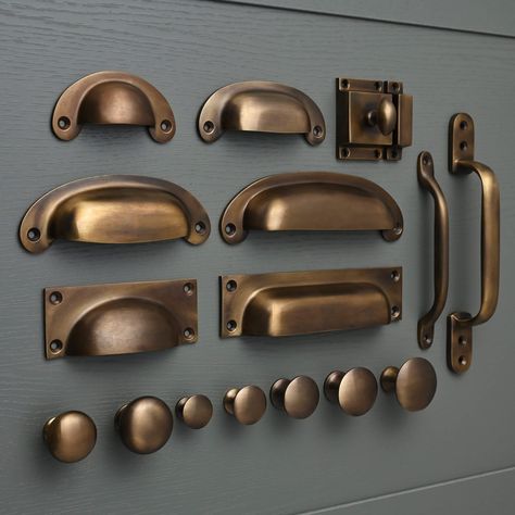 Knobs and pulls