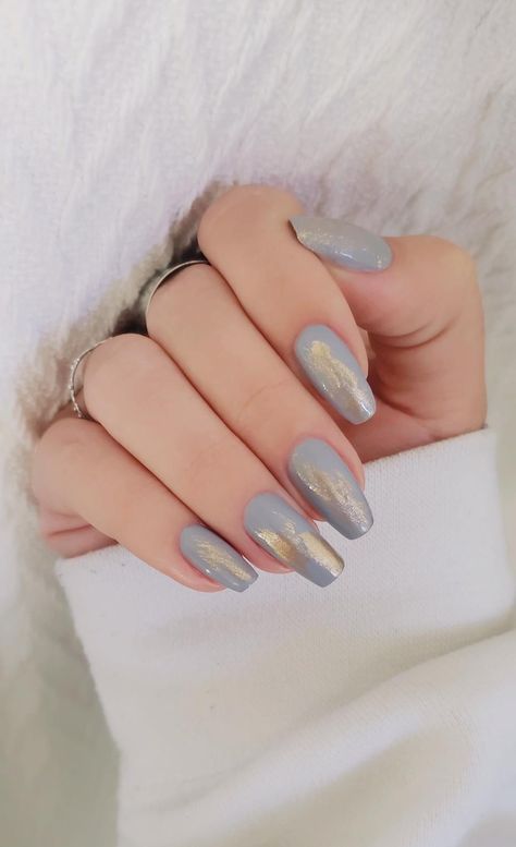 Gold Foil Nails, Grey Matte Nails, Grey Nail Art, Fail Nails, Nails Trend, Gold Nail Designs, Gold Nail Art, Winter Nails Acrylic, Short Square Nails