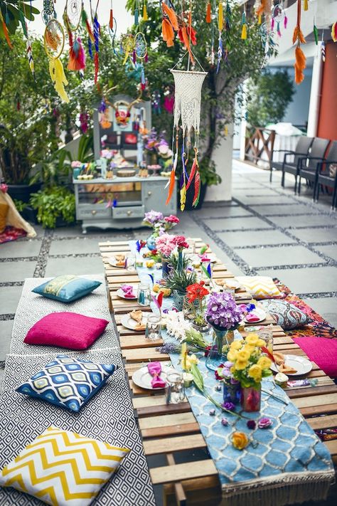 Colorful guest table from a Boho Tribal Birthday Party on Kara's Party Ideas | KarasPartyIdeas.com (29) Tropisk Fest, Bohemian Party Decorations, Coachella Party, Ideas Fiesta, Indian Dinner, Bohemian Party, Hippie Party, Garden Party Decorations, Bantal Sofa