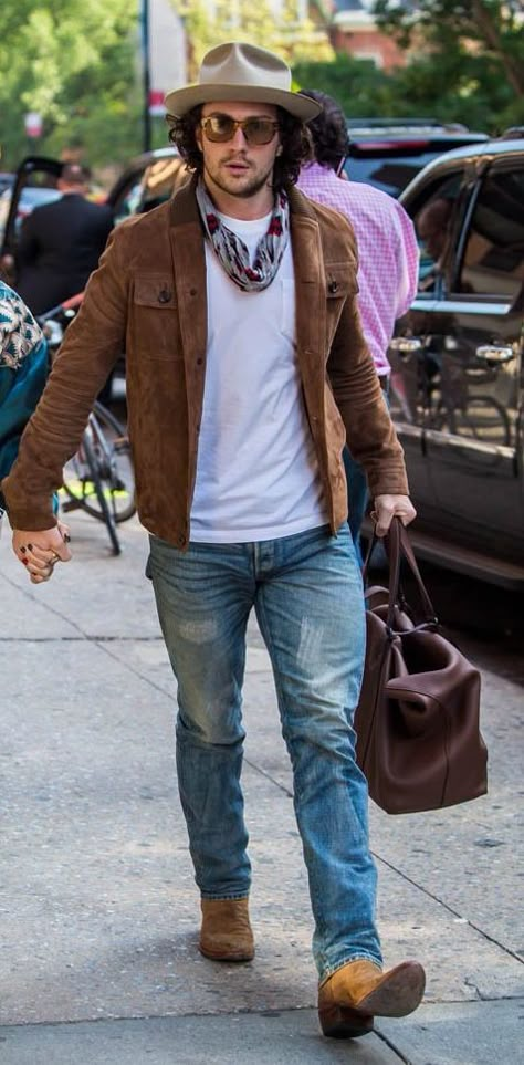 Nice style by Aaron Taylor-Johnson Aaron Taylor Johnson Style, Fedora Hat Men Outfits, Hat Men Outfit, Taylor Johnson, Aaron Johnson, Outfit Hombre, Aaron Taylor, Aaron Taylor Johnson, Stylish Art