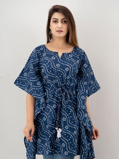 Bandhni Kurti Designs Latest Cotton, Kaptan Pattern Dress, Caftan Kurti, Kaptan Design, Kaftan Style Kurti, Kaftan Kurti, Cotton Kurties, Short Kaftan Dress, Traditional Party Wear