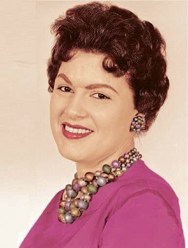 The beautiful and rare color photo of the one and only Miss Patsy Cline.. Pasty Cline, Tanya Tucker, Beauty Rules, Conway Twitty, Patsy Cline, Country Bands, I Don't Understand, Loretta Lynn, Celebrity Pics