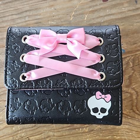 Monster high wallet Monster High Accessories, Barbie Birthday Party, Digital Closet, Barbie Birthday, Anime Quotes, Pretty Cool, Monster High, How To Look Pretty, Birthday Party