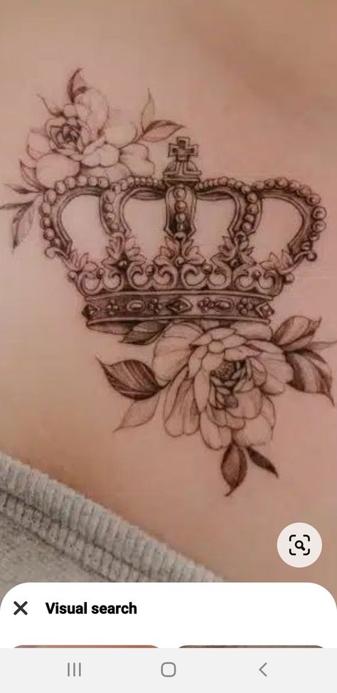 Crown Tattoos For Women, Queen Bee Tattoo, Queen Crown Tattoo, Crown Tattoos, Tablet Samsung, Beautiful Tattoos For Women, Small Pretty Tattoos, Simple Tattoo Designs, Chest Tattoos For Women