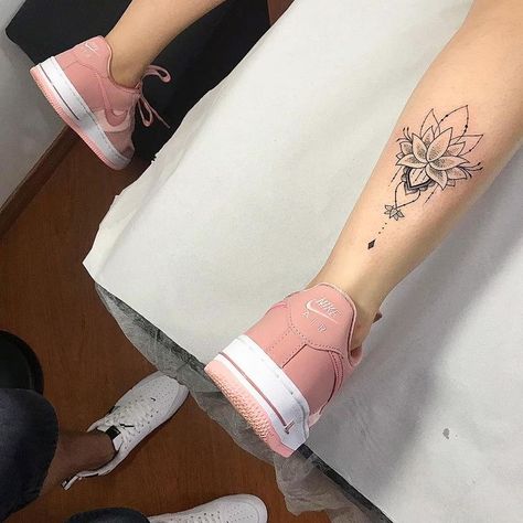 Mob Tattoo, Foot Tattoos For Women, Inspiration Tattoos, Cat Tattoos, Tiny Tattoo, Calf Tattoo, Tattoo Feminina, Tattoos For Daughters, Ankle Tattoo