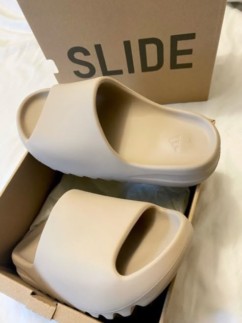 Slides Outfit, Shower Sandals, Pretty Sneakers, Yeezy Slides, Trendy Shoes Sneakers, Pretty Shoes Sneakers, Shoes Outfit Fashion, Shoe Wishlist, Cute Nike Shoes