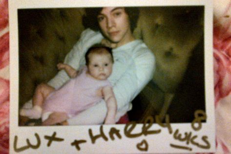 One Direction and Baby Lux - Mirror Online Harry And Lux, Baby Lux, Gemma Styles, Harry Styles 2013, Harry Styles Imagines, One Direction Harry Styles, Harry Styles Cute, One Direction Harry, Louis And Harry