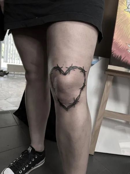 Knee Heart Tattoo Knee Heart Tattoo, Tattoo Ideas Geometric, Over The Knee Tattoo, Knee Tattoo Ideas, The Knee Tattoo, Knee Tattoos, Toe Tattoos, Tattoo Over Scar, Jaguar Tattoo