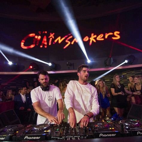 THE CHAINSMOKERS: Andrew Taggart and Alex Pall ❤❤❤ #logo Chainsmokers Aesthetic, Chainsmokers Concert, Chain Smokers, Drew Taggart, Andrew Taggart, Yellow Claw, The Chainsmokers, Dj Art, Music Is My Escape