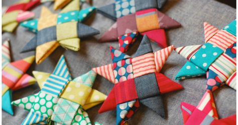 image source One of the ornament kits from the guild meeting was for these cute Scandinavian Stars.  Steff used  this tutorial  to bas... Gift Bow Tutorial, Winter Sets, Scandinavian Fabric, Creeper Minecraft, Diy Christmas Decorations, Stars Craft, Embroidery Christmas, Ornament Tutorial, Fabric Stars