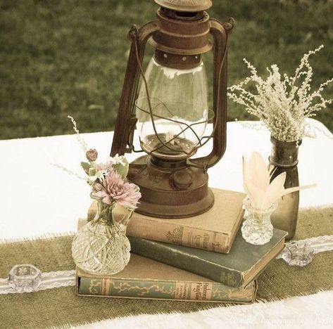 Vintage Lanterns Rustic, Fairy Garden Wedding Ideas Indoor, Antique Lantern Centerpieces, Vintage Lantern Wedding Decor, Vintage Lantern Centerpieces, Old Books Wedding Decor, Table Centerpieces With Lanterns, Vintage Antique Wedding Decor, Antique Wedding Centerpieces