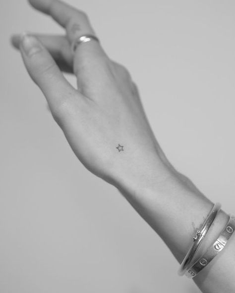 Heart And Stars Tattoo, Star Minimalist Tattoo, Tiny Star Tattoo, Tiny Stars Tattoo, Jonboy Tattoo, Shooting Star Tattoo, Sacred Tattoo, Flamingo Tattoo, Explore Tattoo