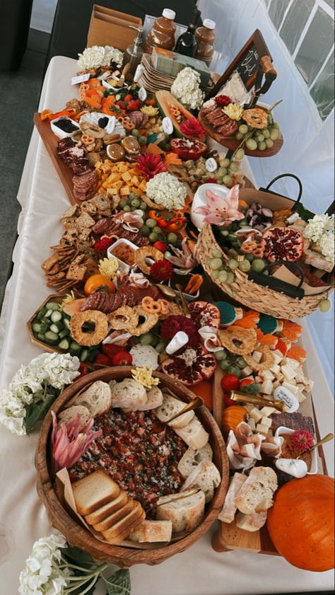 Fruit Board Ideas, Bridget Wedding, Graze Tables, Wedding Grazing Table, Graze Table, Charcuterie Party, Fruit Board, Buffet Ideas, Grazing Table