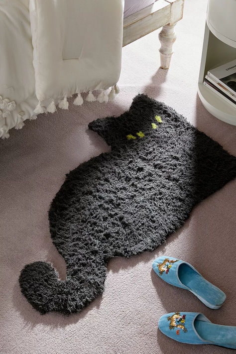 Declare yourself a cat person with this irreverent rug that's shaped like a fluffy white cat. Features a cat cut-out shape in a tufted fabrication, complete with a curled tail and a cute face design. Urban Outfitters Rug, Entryway Rugs, Cat Rug, Rugs Bedroom, Uo Home, Cut Out Shapes, Needle Punch, Cat Silhouette, Face Design