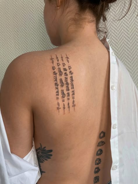 Hindi Spine Tattoo, Thailand Tattoo, Sak Yant Tattoo, Chic Tattoo, Sharpie Tattoos, Wrist Tattoos For Guys, Muster Tattoos, Elbow Tattoos, Sak Yant